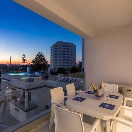 Correeira Luxury Residence T2 D - Albufeira, Pools, Wifi, Bbq, Beach Apartment